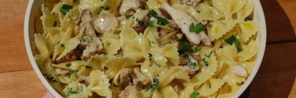 Паста с курицей и белыми грибами
