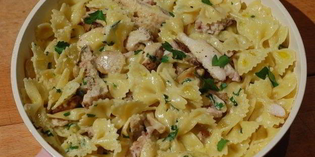 паста с курицей и белыми грибами