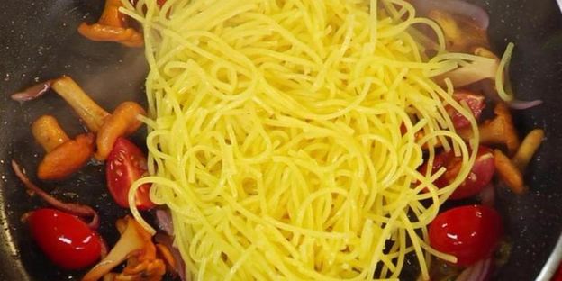 паста с лисичками и сыром пекорино