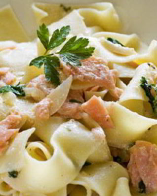 Паста с лососем в сливочном соусе