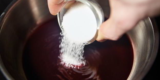 паста с орешками и свекольным соком