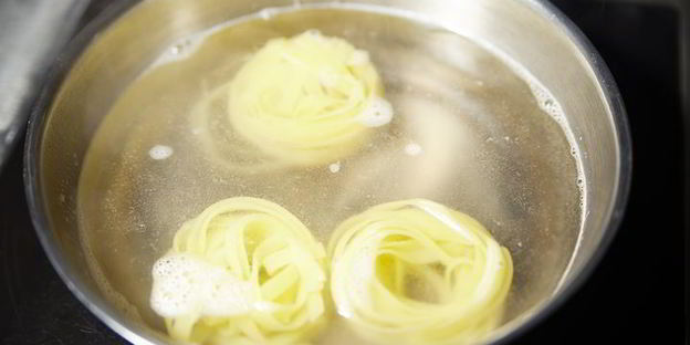 паста с орешками и свекольным соком