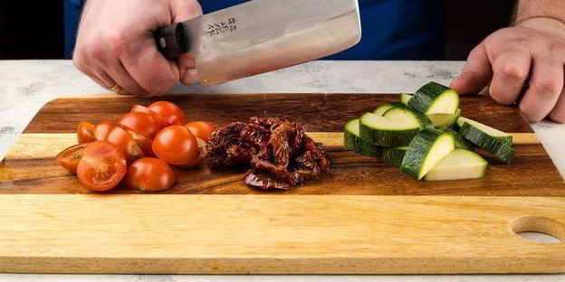 паста с овощами и тунцом