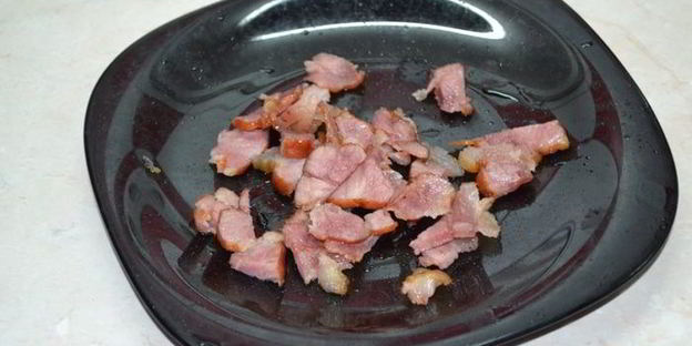 паста с перепелиными яйцами и сыром джюгас