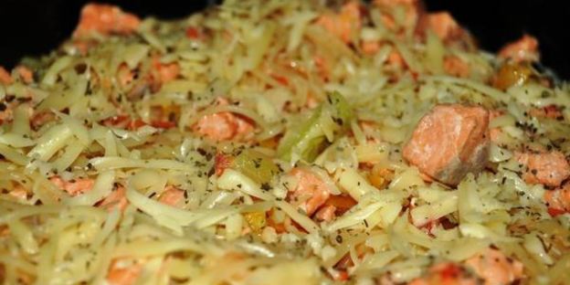 паста с семгой и овощами в сливочно-томатном соусе