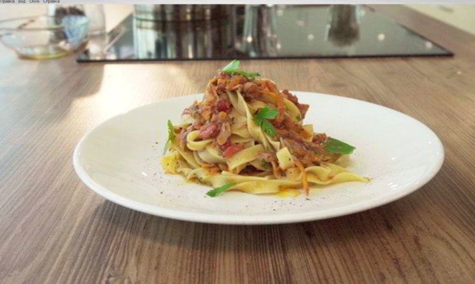 Рецепт пасты с соусом из тунца, томатов и базилика