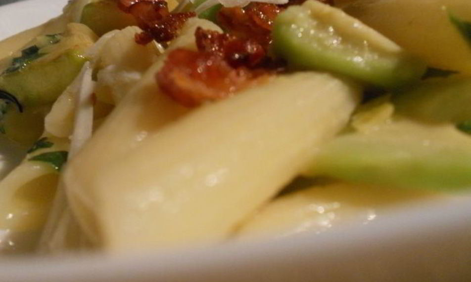 Рецепт пасты с цукини, авокадо и хрустящим беконом