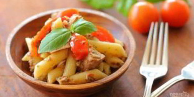 паста с тунцом и помидорами