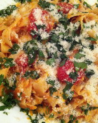 Паста тальятелле с соусом помидорини