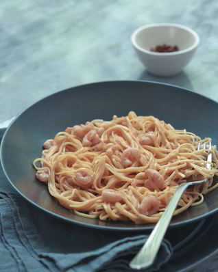 Розовая паста с креветками