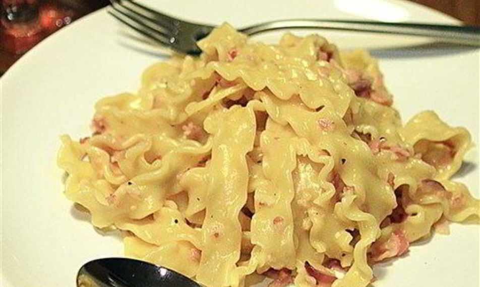 Рецепт спагетти карбонара с красным луком