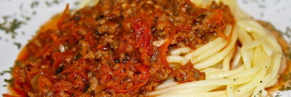 Спагетти под соусом болоньезе