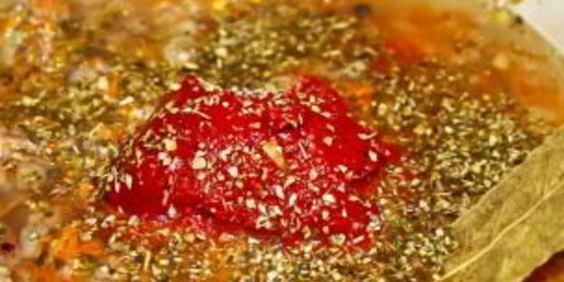 спагетти под соусом болоньезе