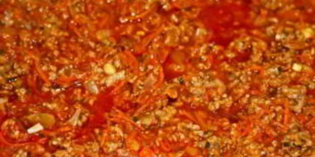 спагетти под соусом болоньезе