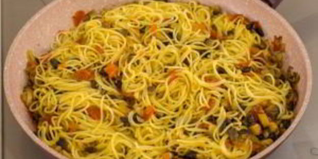 спагетти с грибами и помидорами