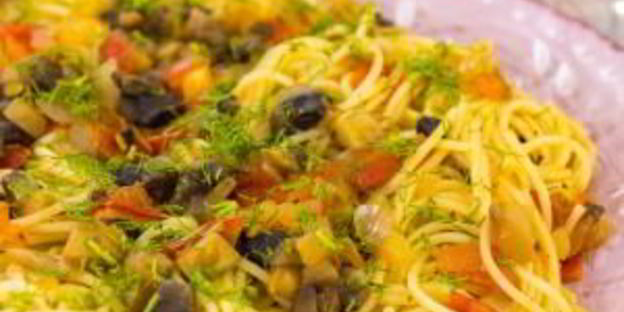 спагетти с грибами и помидорами