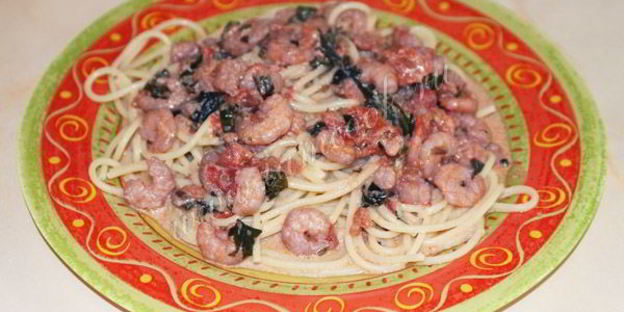 спагетти с креветками в сливочном соусе