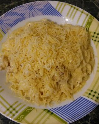 Спагетти с курицей в сметанном соусе