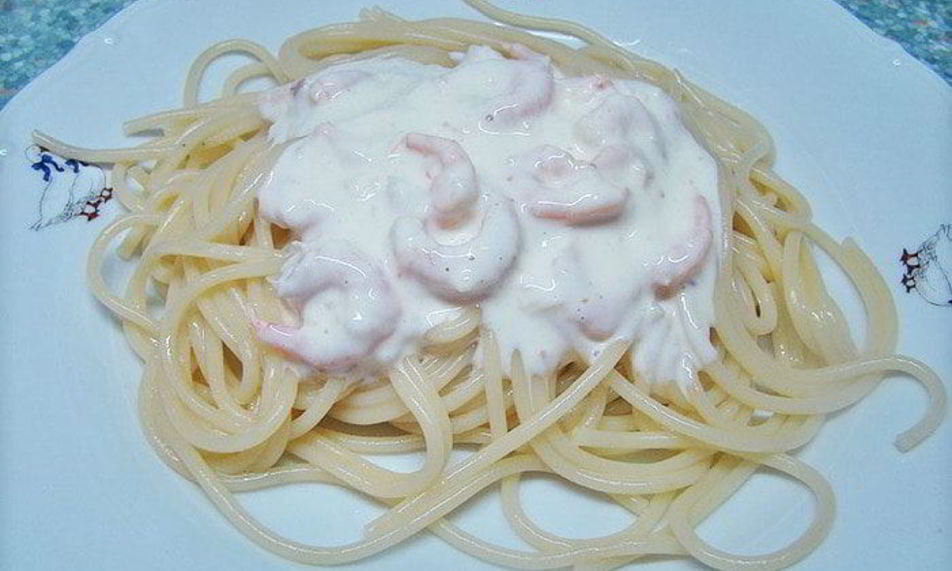 Рецепт спагетти с сырно-сливочным соусом и креветками