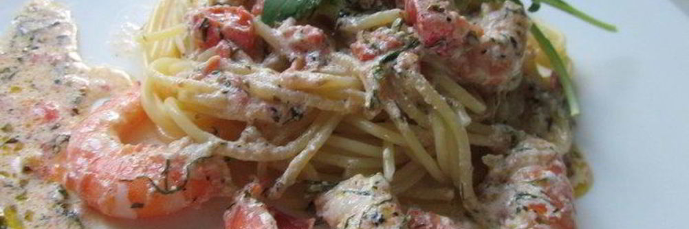 Спагетти с томатами и креветками