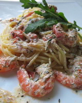 Спагетти с томатами и креветками