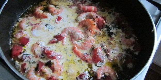 спагетти с томатами и креветками