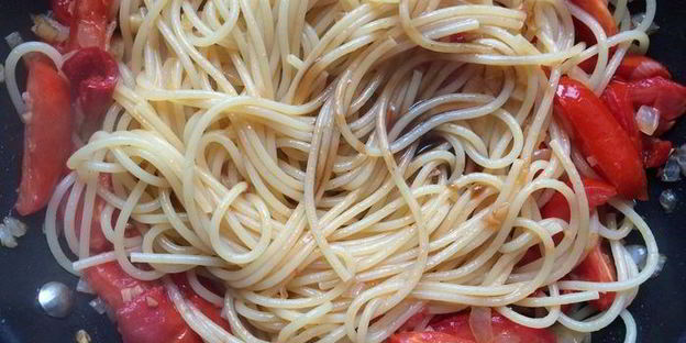 спагетти с томатами и рикоттой