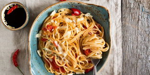 спагетти с томатами и рикоттой