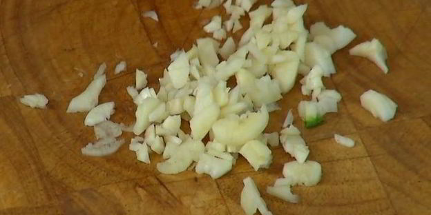 спагетти с цукини, розмарином и чесноком