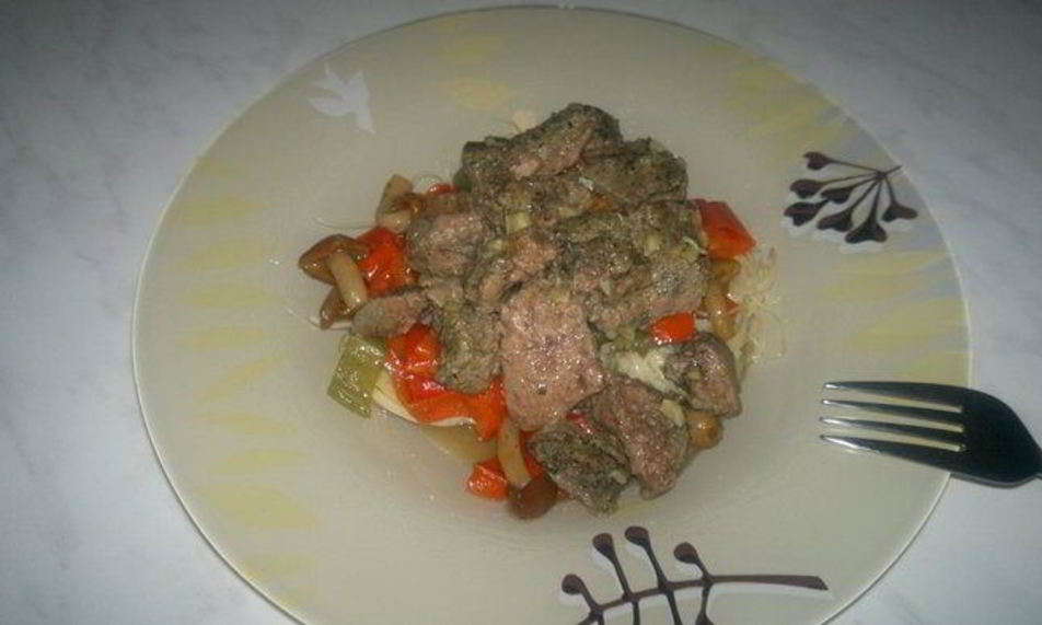 Рецепт спагетти со сладкими перцами и опятами и печень в горшочке