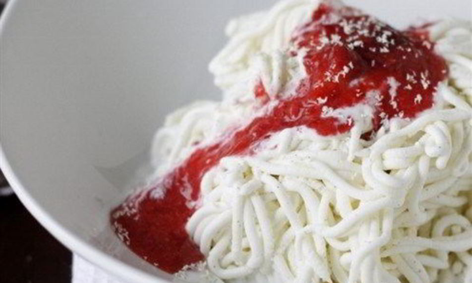 Рецепт замороженных спагетти с клубничным соусом