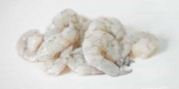 жареная лапша с курицей и креветками