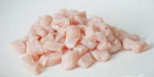 жареная лапша с курицей и креветками