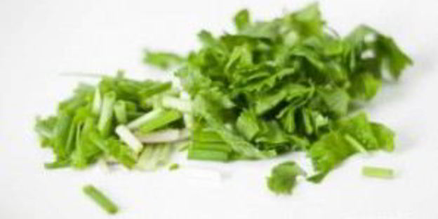 жареная лапша с курицей и креветками