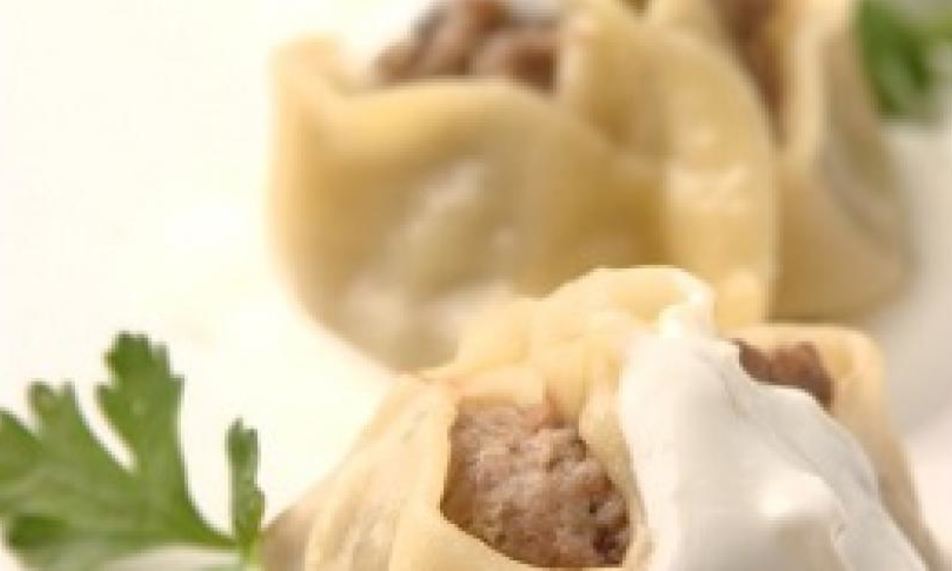 Рецепт мантов с бараниной и йогуртовым соусом
