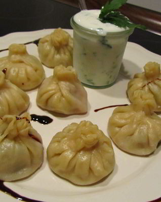 Манты с говядиной, имбирем и мятой