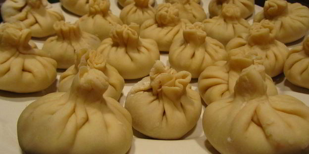 манты с говядиной, имбирем и мятой