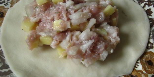 манты с мясом и картофелем
