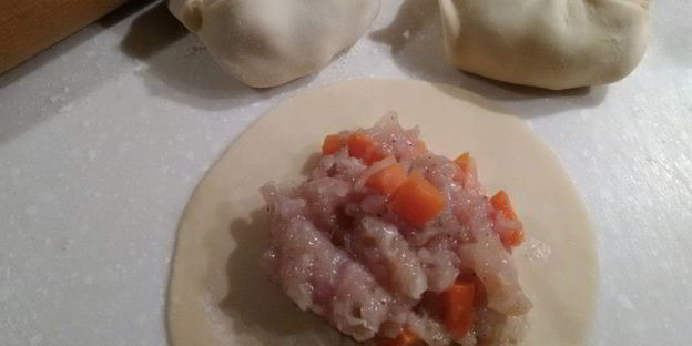 манты с острым соусом