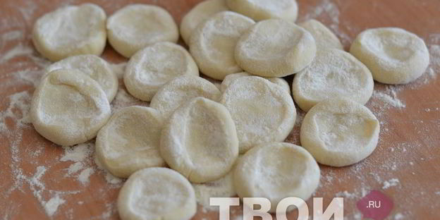 манты в мультиварке