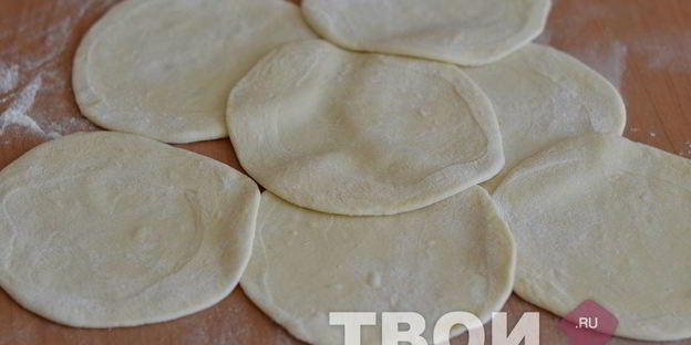 манты в мультиварке