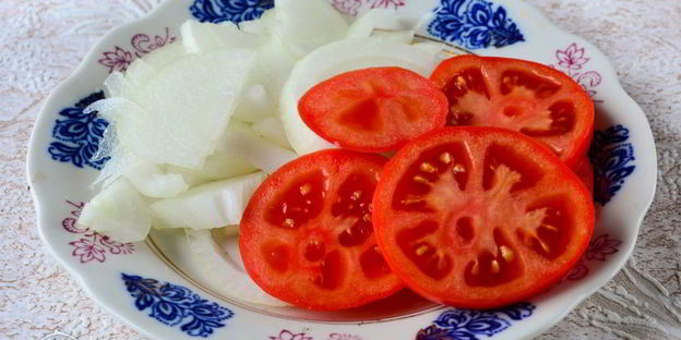 мясо по-французски из свинины с помидорами