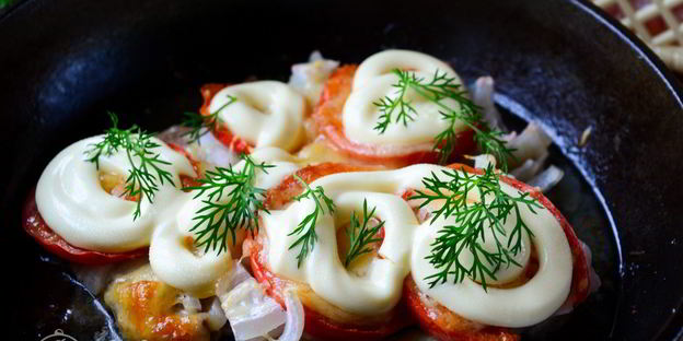 мясо по-французски из свинины с помидорами