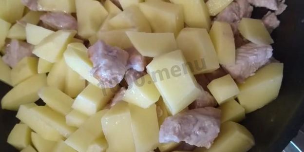 мясо по-французски на сковороде с картошкой