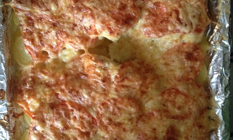 Рецепт мяса по-французски с картофелем, помидорами и сыром