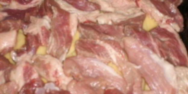 мясо по-французски с помидорами и грибами