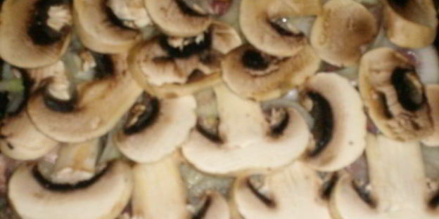 мясо по-французски с помидорами и грибами