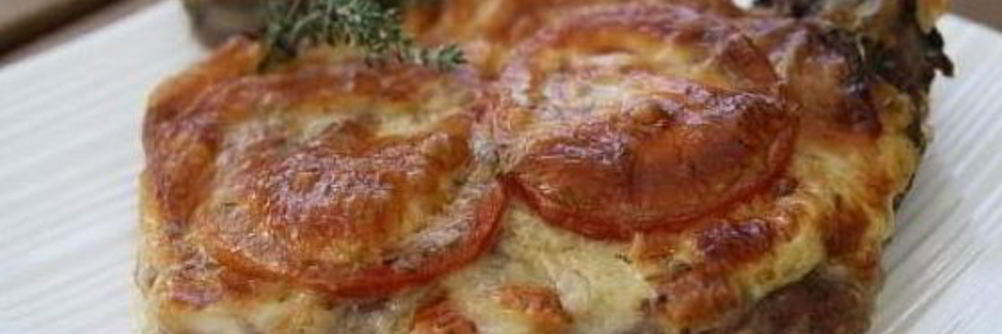 Мясо по-французски с помидорами и сыром