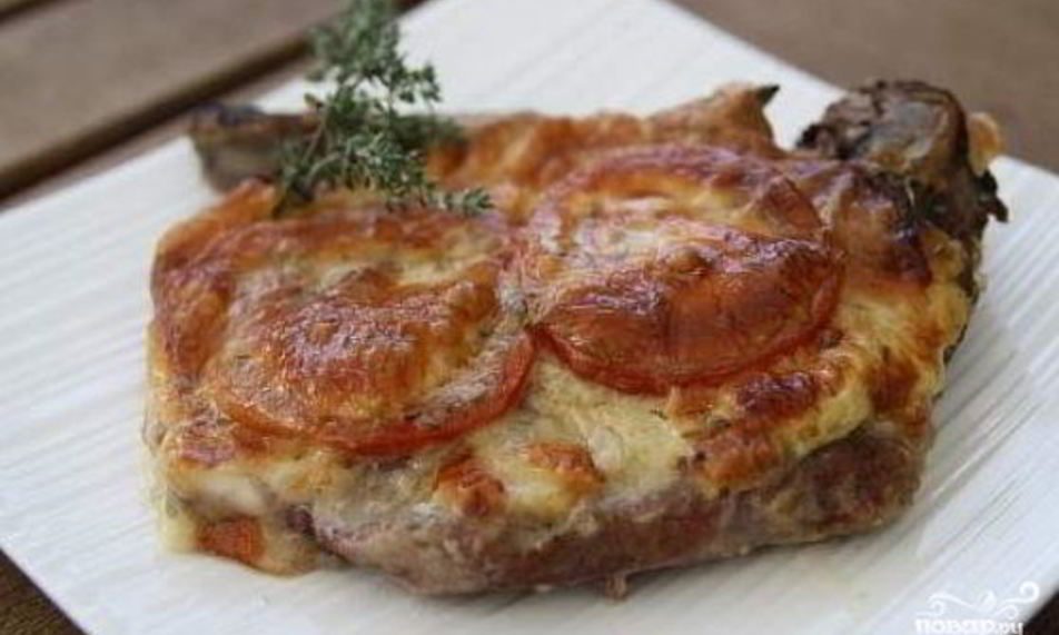 Рецепт мяса по-французски с помидорами и сыром