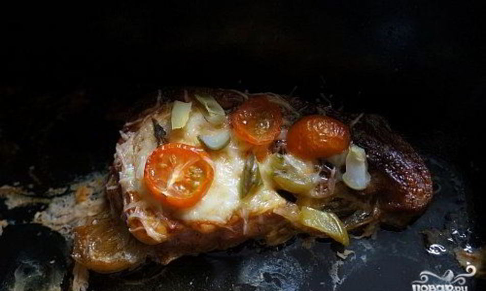 Рецепт мяса по-французски в духовке с помидорами